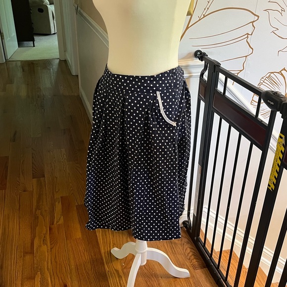 Lindy Bop size 14 navy blue and white polka dot pleated skirt with pockets - Picture 2 of 5